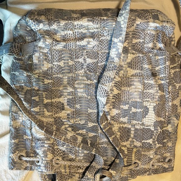 💯 Real Python Backpack. Like New! - Picture 5 of 7